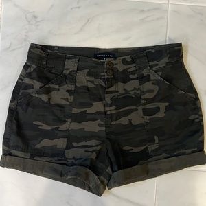 Sanctuary brand camo shorts